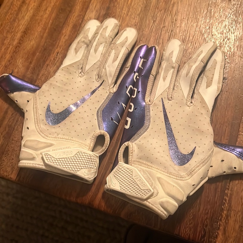 Nike football gloves good condition